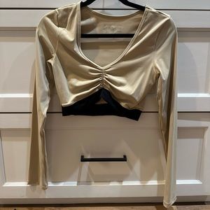 Cara Loren long sleeve crop top